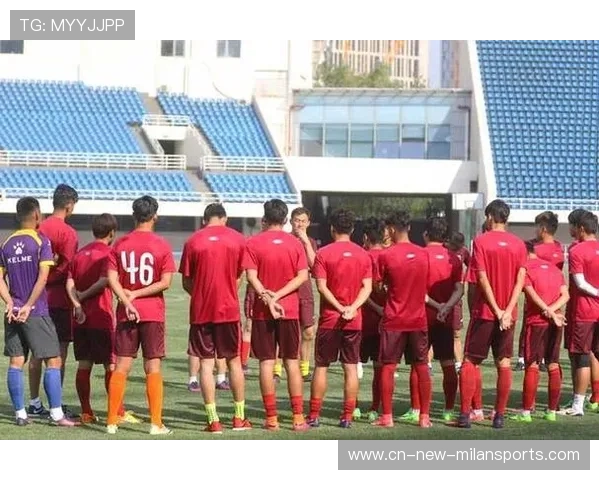 青年球员首次代表国家队出战 获教练高度评价，青年足球运动员