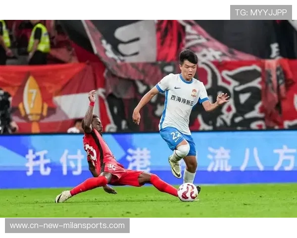 上海海港杨希关键时刻回追，门前滑铲封堵射门